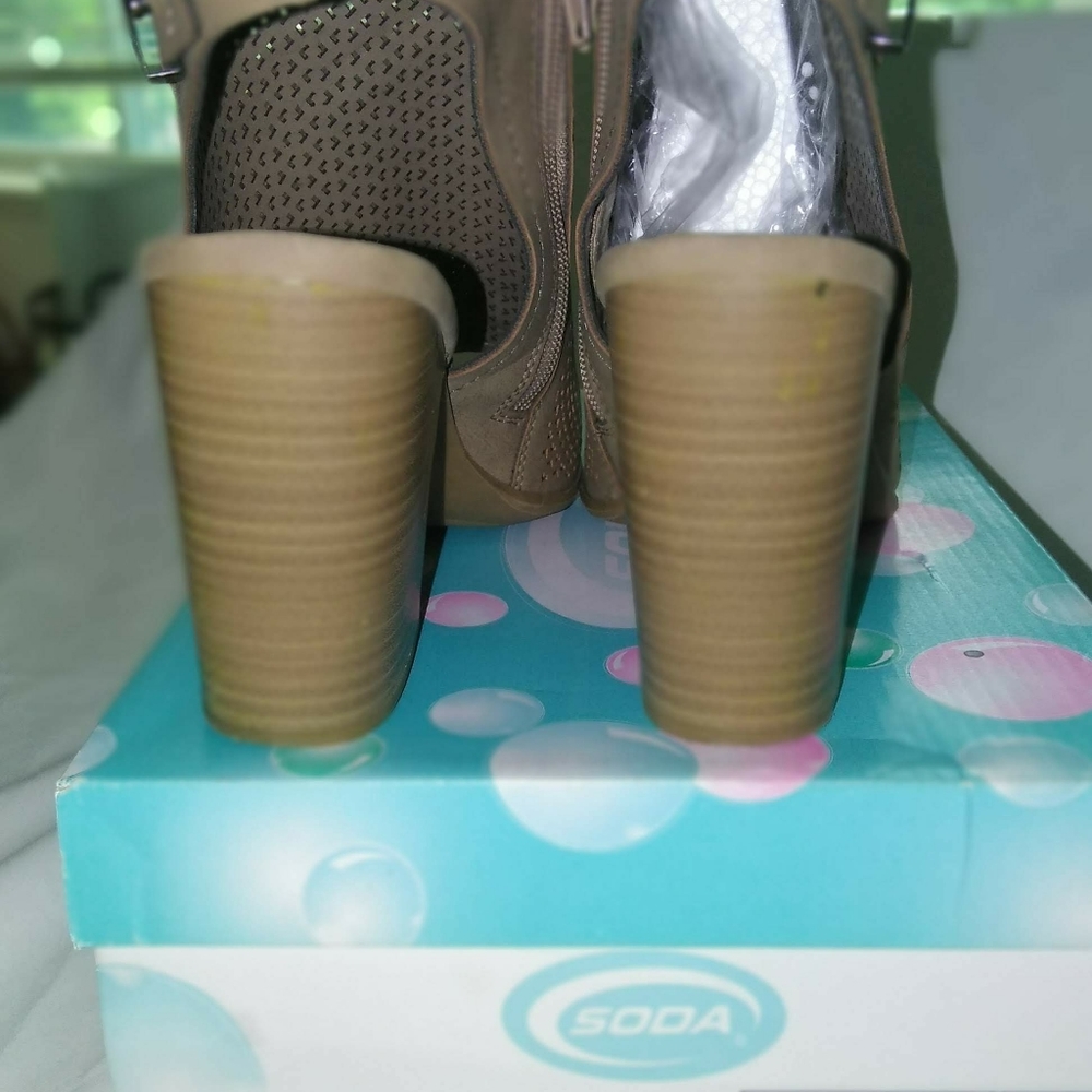 🔥Suede laser cut booties🔥BUNDLE 3 for $25🔥 - Picture 4 of 4